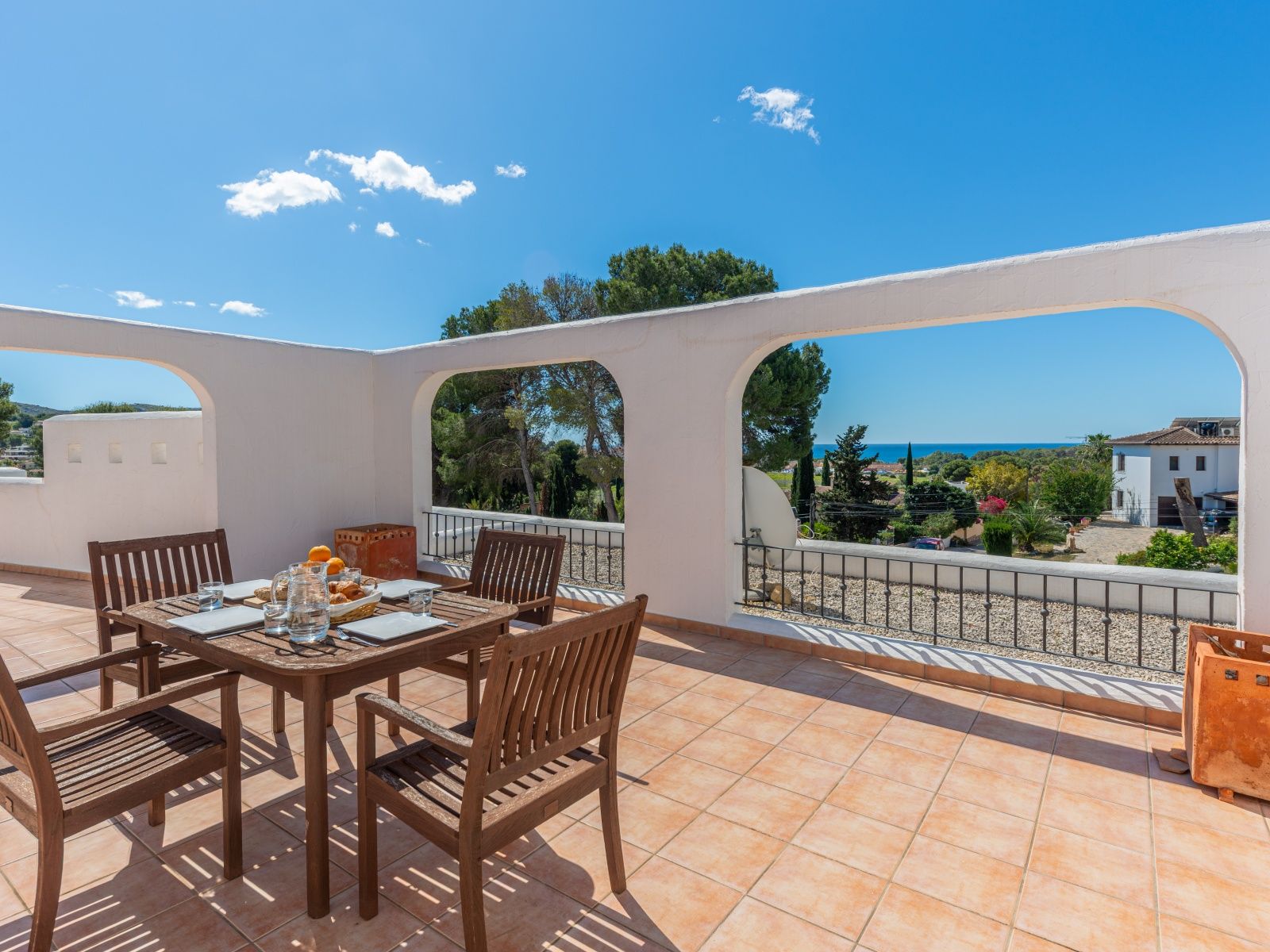 20534ME - Villa con dos viviendas independientes, bonitas vistas al mar y a un paso de Moraira