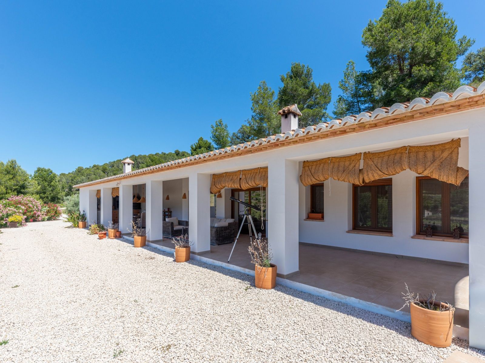 Moderna finca/villa off-grid con piscina y total privacidad en Benissa.
