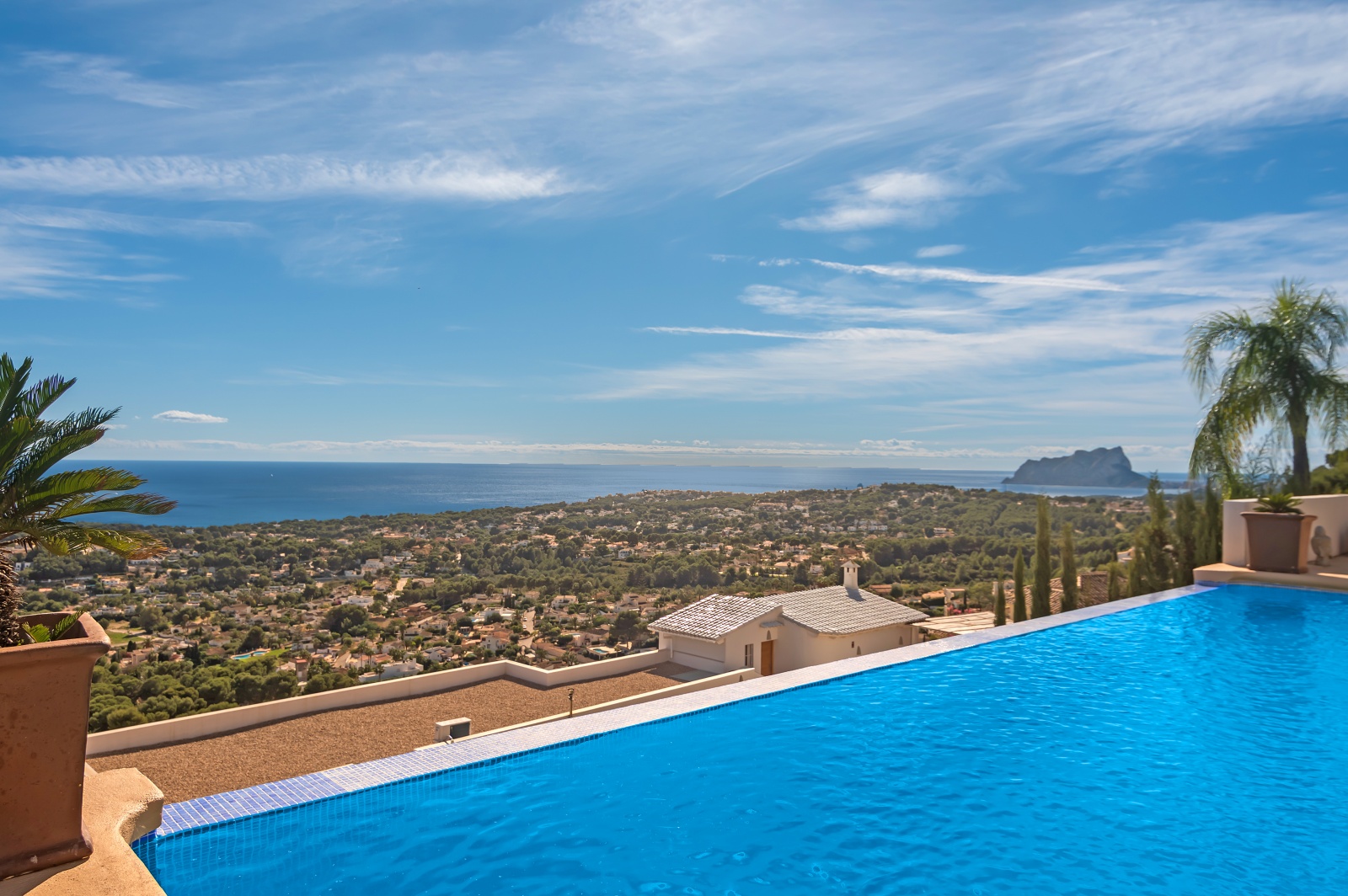 Geräumige Villa mit Panoramablick auf das Meer