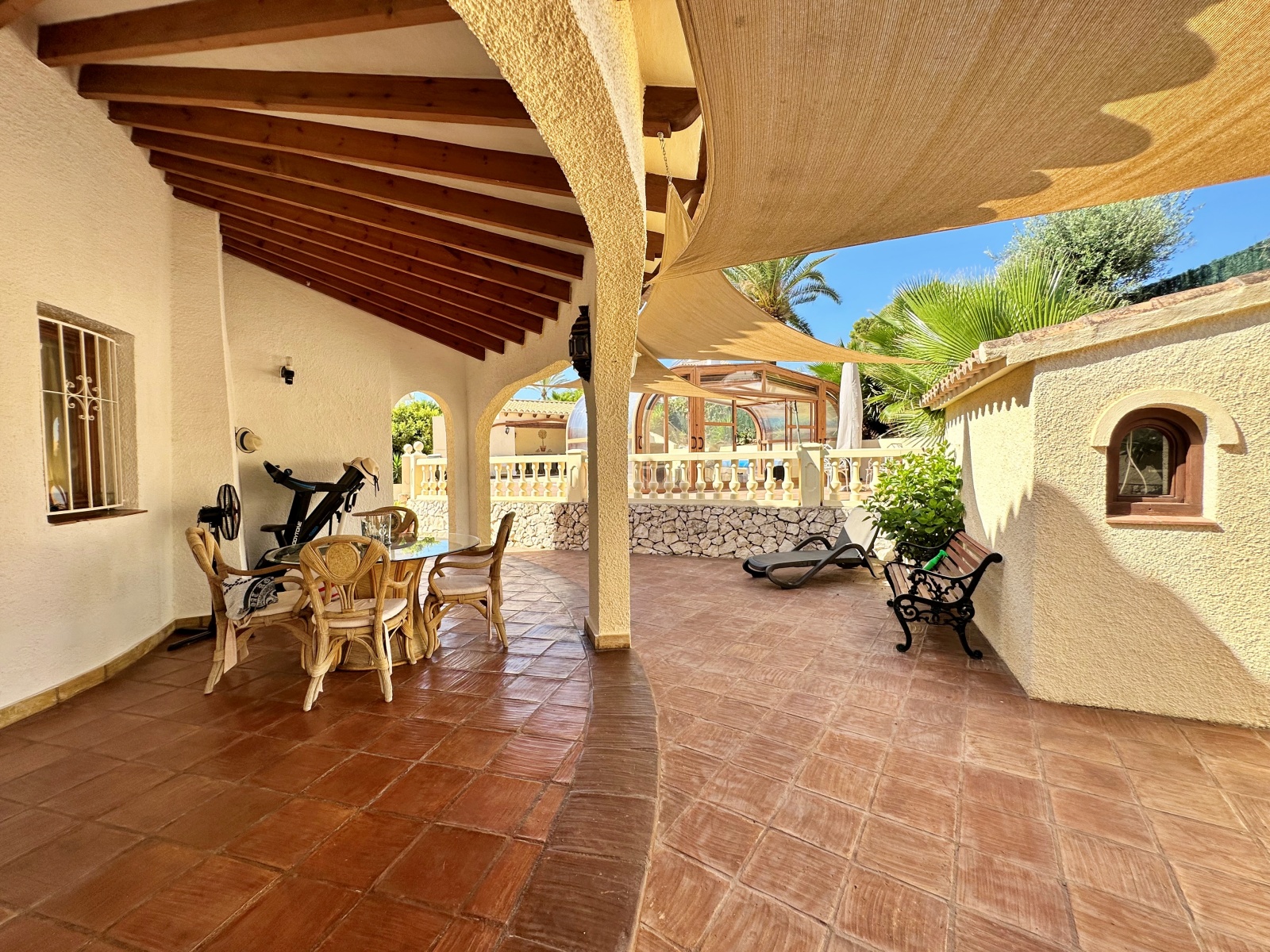 Traditional villa with total privacy